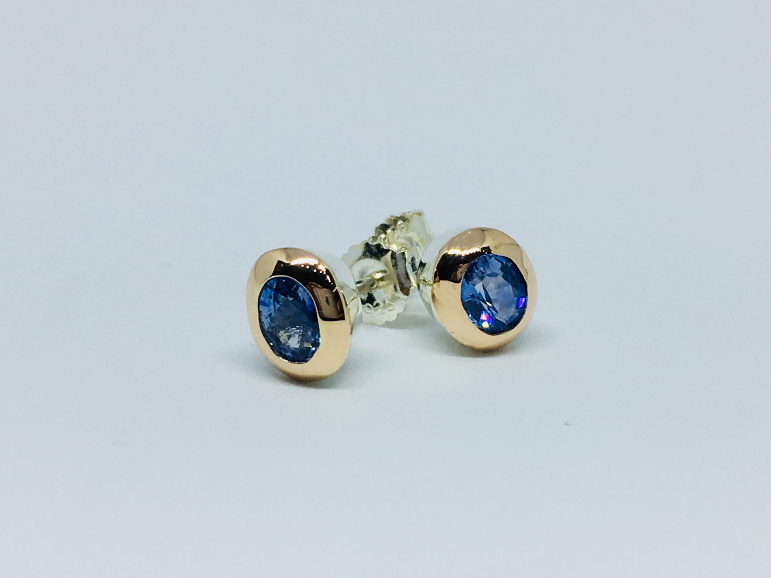 Sapphire earstuds